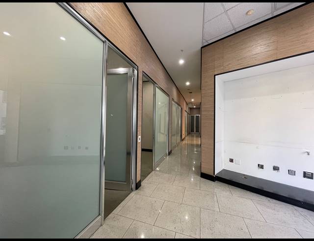 559M² OFFICE TO LET IN SANDTON CENTRAL